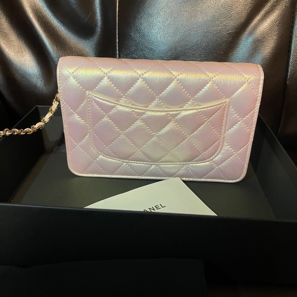 ❌SOLD❌🤍Chanel iridescent ivory New WOC🤍 - Picture 6 of 10